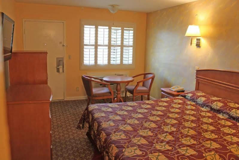 Orange Tustin Inn In Orange Zewnętrze zdjęcie